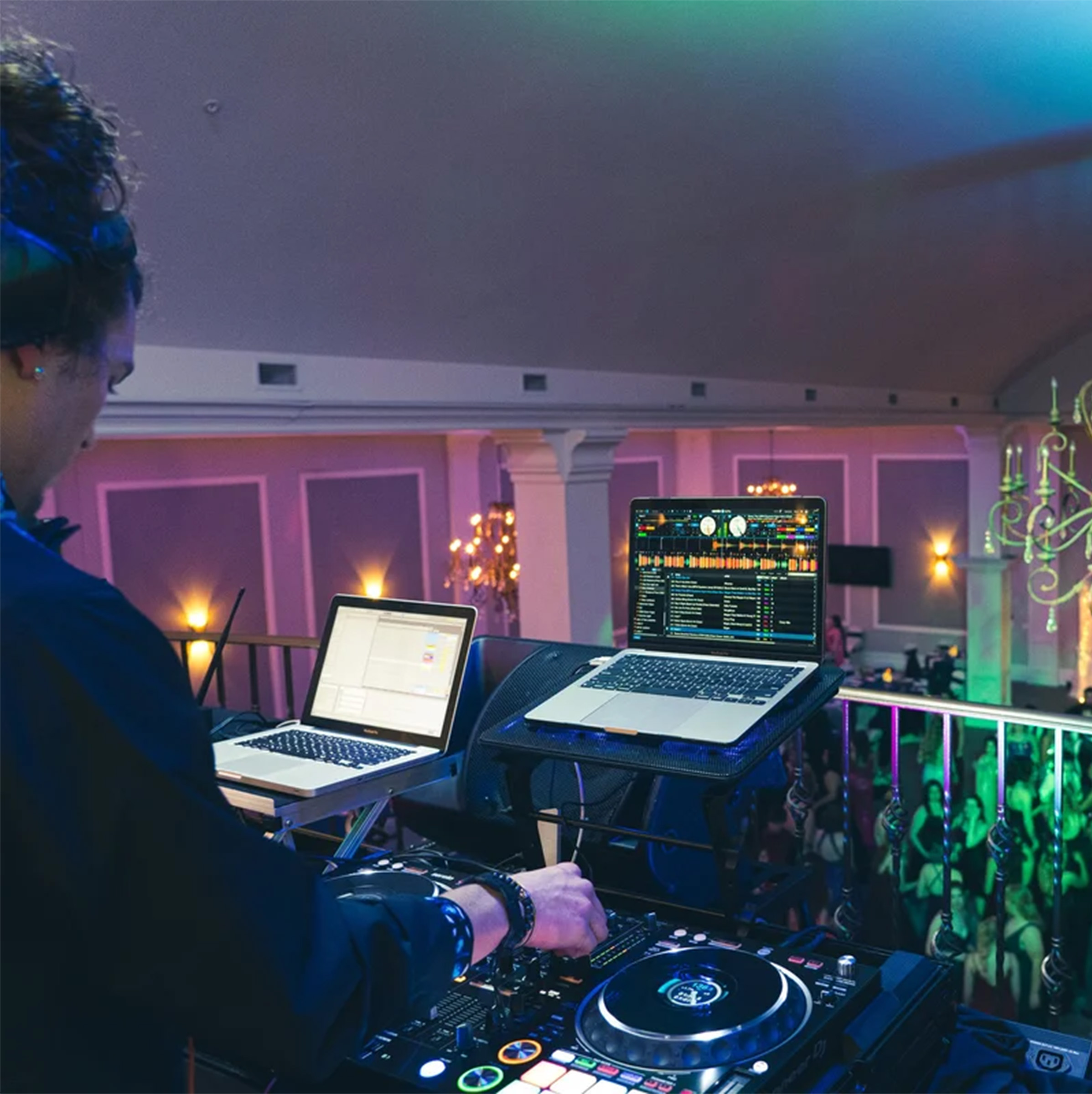 DJ mixing for the crowd